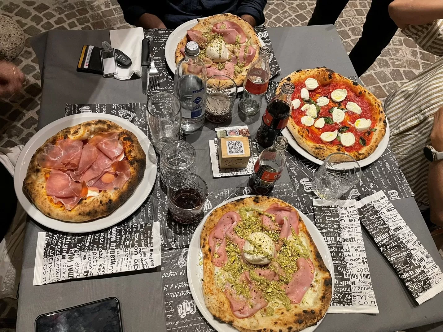 Người Ý ăn pizza như thế nào?